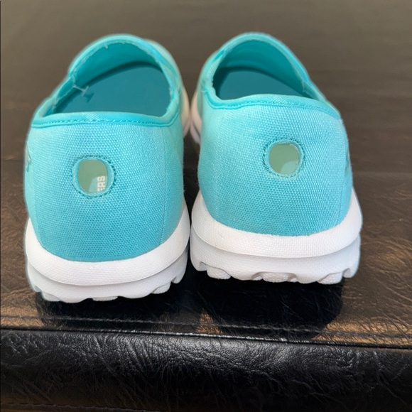 Skechers Turquoise Casual Slip-Ons, size 7 - Picture 3 of 10